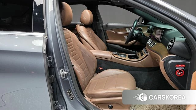 Mercedes-Benz E-Class W213 2021 Серый из Кореи, фото 2