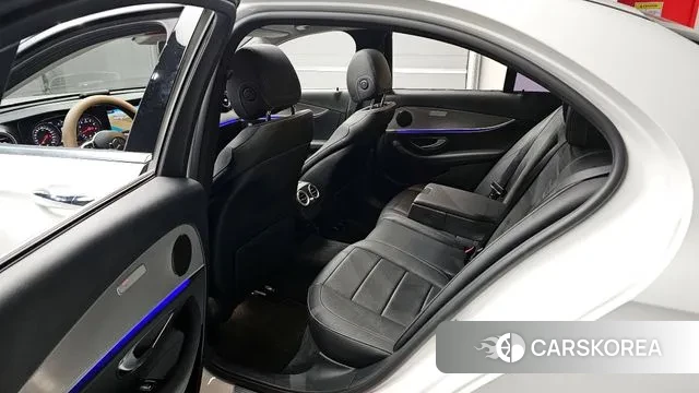 Mercedes-Benz E-Class W213 2018 Белый из Кореи, фото 2