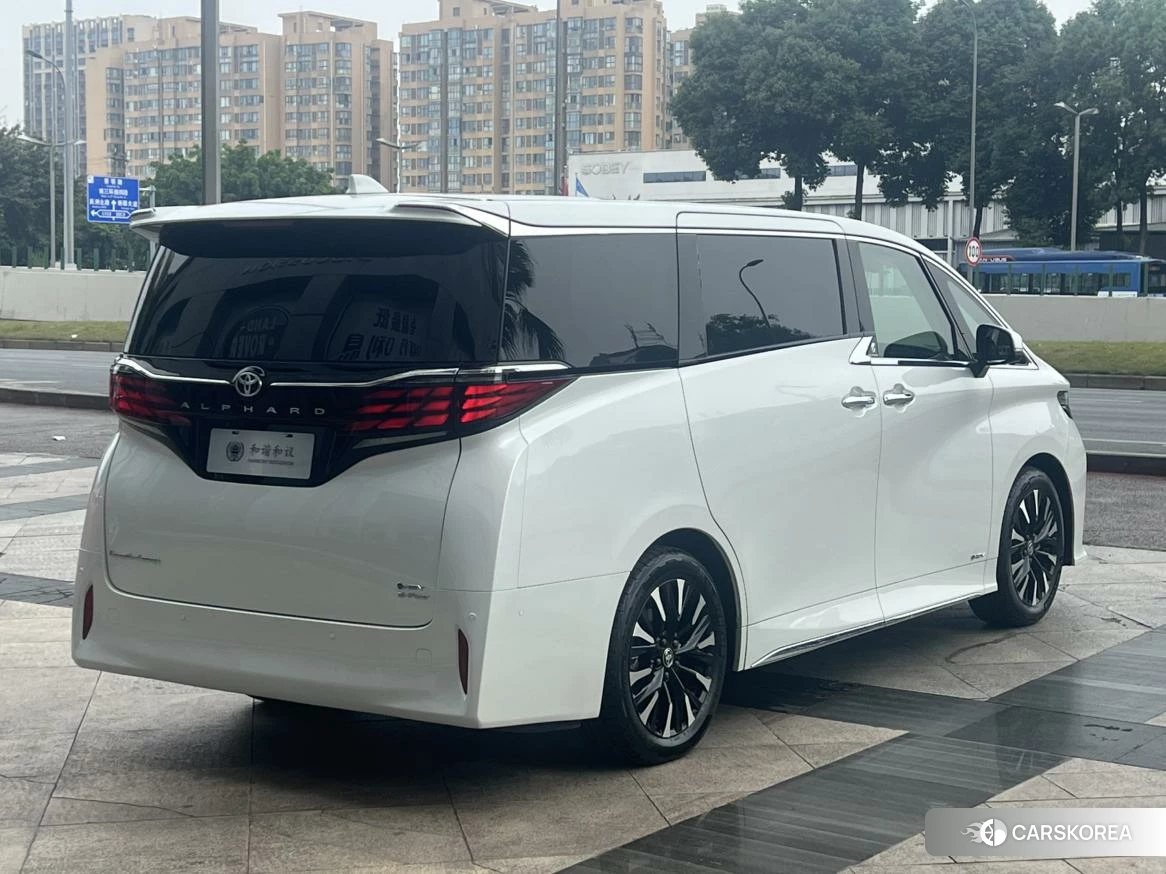 Toyota Elfa 2023 Белый из Китая, фото 2