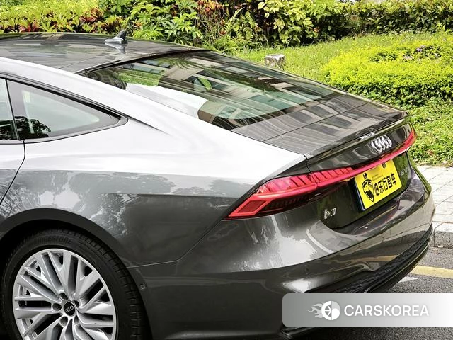 Audi A7 2021 Серебристо-серый из Китая, фото 2
