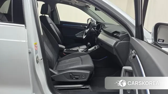 Audi Q3 (F3) 2025 Белый из Кореи, фото 2