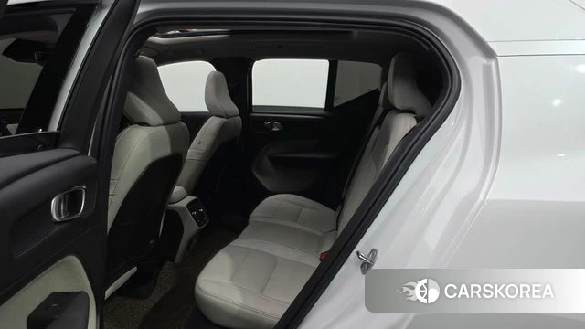 Volvo XC40 2024 Белый из Кореи, фото 2