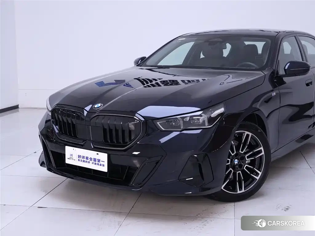 BMW 5 series 2026 Черный из Китая, фото 2