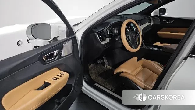 Volvo XC60 second Generation 2018 Белый из Кореи, фото 2