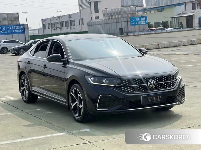 Volkswagen Passat 2025 Черный из Китая, фото 2