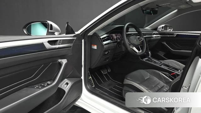 Volkswagen Arteon 2023 Белый из Кореи, фото 2