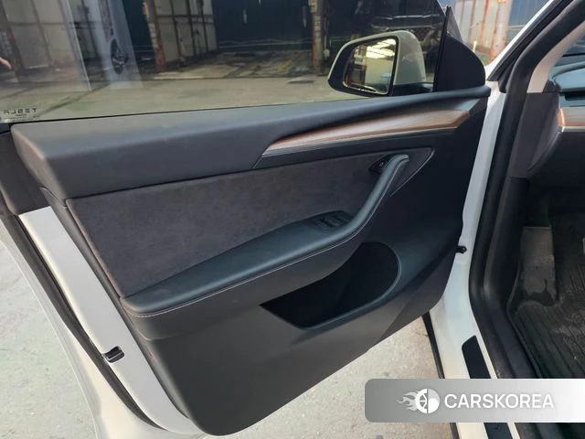 Tesla Model Y 2024 Белый из Кореи, фото 2
