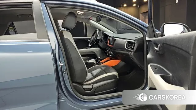 Kia Stonic 2018 Синий из Кореи, фото 2