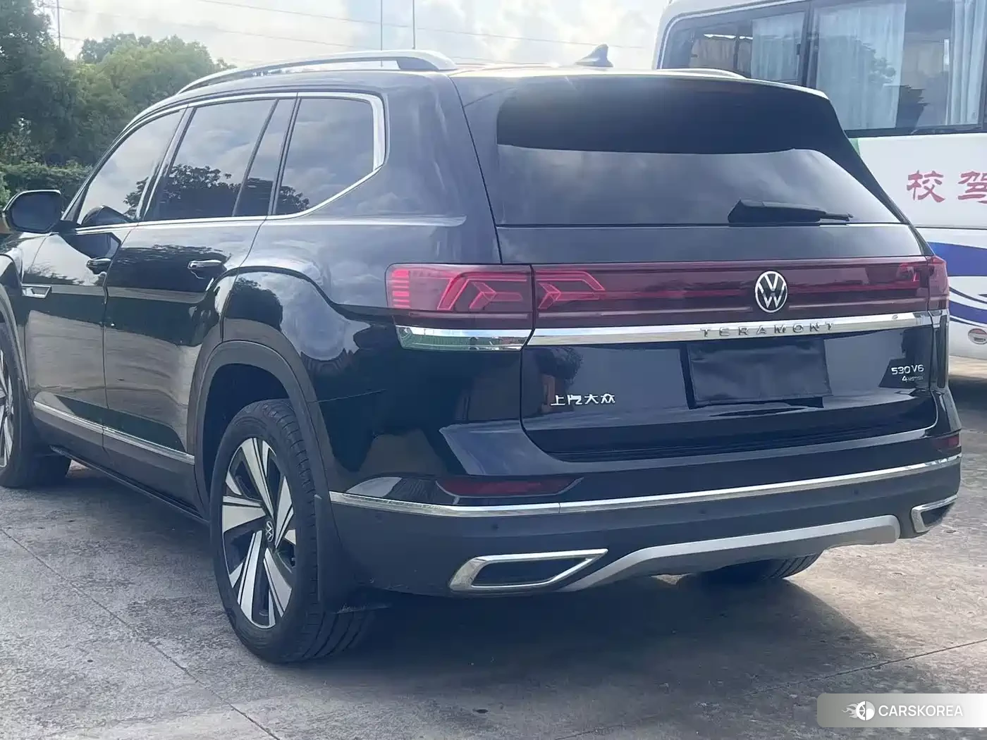 Volkswagen Touareg 2023 Черный из Китая, фото 2