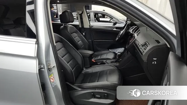 Volkswagen Tiguan second Generation 2020 Серебристо-серый из Кореи, фото 2