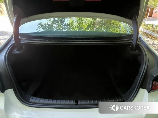 BMW 5 Series (G30) 2018 Белый из Кореи, фото 2