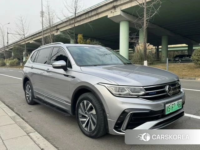 Volkswagen Tiguan L PHEV 2021 Серебристо-серый из Китая, фото 2