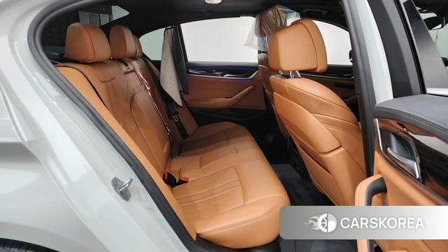 BMW 5 Series (G30) 2021 Белый из Кореи, фото 2