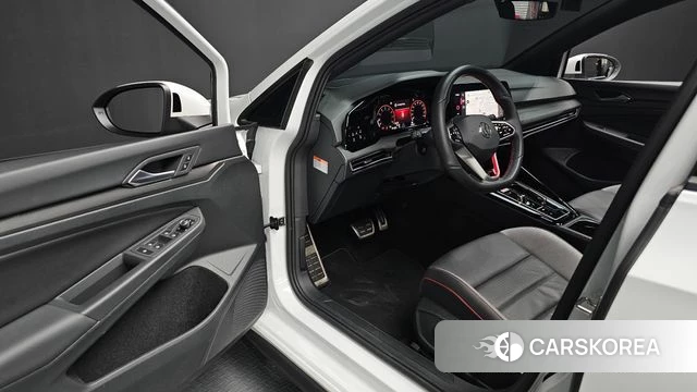 Volkswagen Golf 8th Generation 2024 Белый из Кореи, фото 2