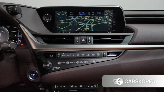 Lexus ES300h 7th generation 2019 Серебряный из Кореи, фото 2