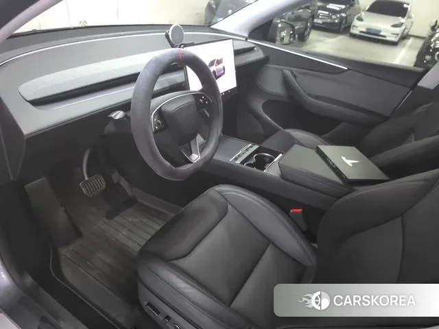 Tesla Model Y 2025 Серебряный из Кореи, фото 2