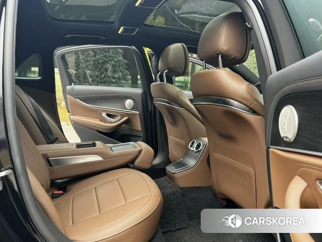 Mercedes-Benz E-class PHEV 2023 Черный из Китая, фото 2