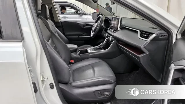 Toyota RAV4 5th Generation 2023 Белый из Кореи, фото 2