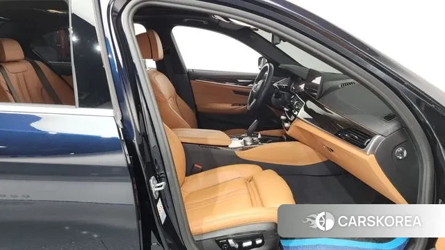 BMW 5 Series (G30) 2022 Черный из Кореи, фото 2