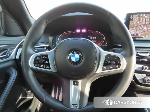 BMW 5 Series (G30) 2023 Белый из Кореи, фото 2