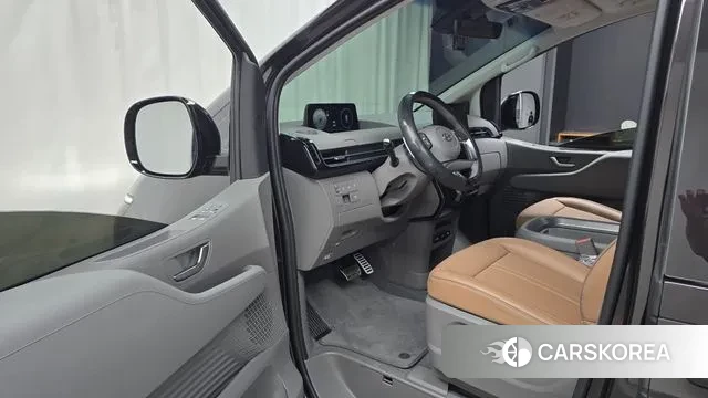 Hyundai Staria 2023 Черный из Кореи, фото 2