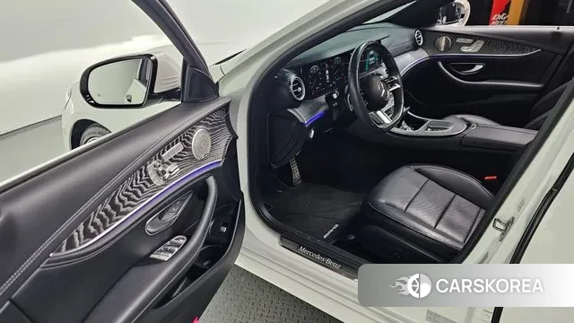 Mercedes-Benz E-Class W213 2022 Белый из Кореи, фото 2