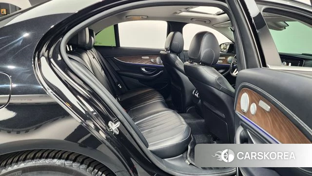 Mercedes-Benz E-Class W213 2018 Черный из Кореи, фото 2