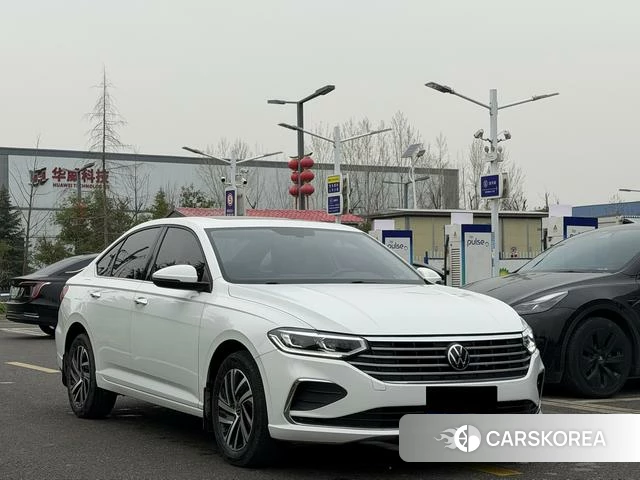 Volkswagen Lavida 2023 Белый из Китая, фото 2