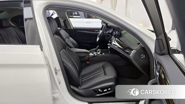 BMW 5 Series (G30) 2021 Белый из Кореи, фото 2