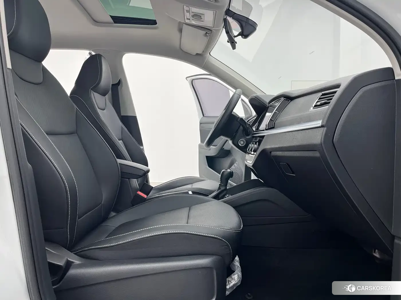 Skoda Komick 2023 Белый из Китая, фото 2