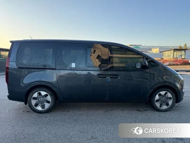 Hyundai Staria 2022 Черный из Кореи, фото 2