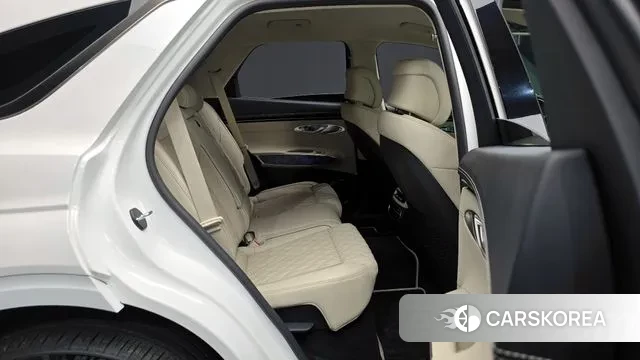 Genesis GV70 2023 Белый из Кореи, фото 2