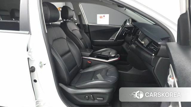 Kia Niro Plus 2022 Белый из Кореи, фото 2