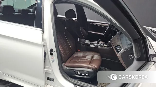 BMW 5 Series (G30) 2020 Белый из Кореи, фото 2