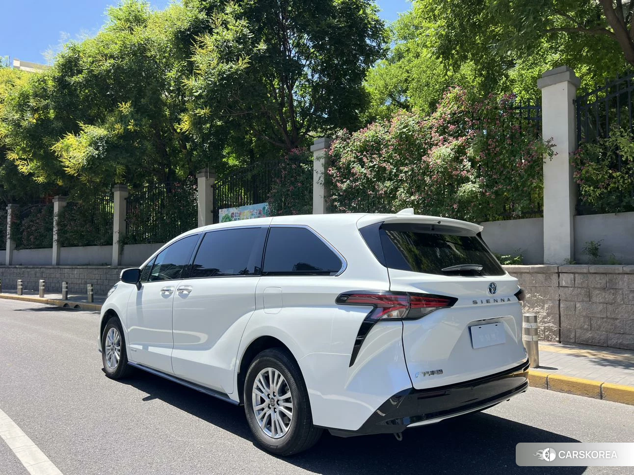 Toyota Saina 2021 Белый из Китая, фото 2