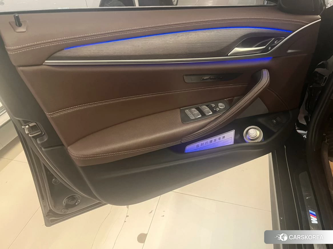 BMW 5 series 2021 Черный из Китая, фото 2
