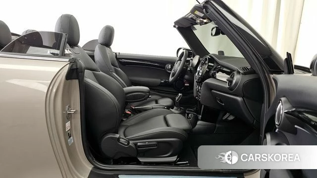 Mini Cooper Convertible 2024 Песочный из Кореи, фото 2