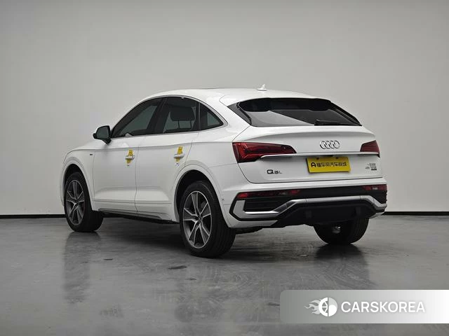 Audi Q5L Sportback 2022 Белый из Китая, фото 2