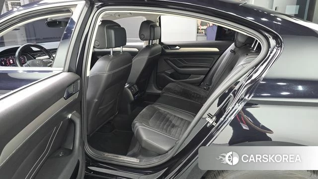 Volkswagen Passat GT (B8) 2021 Черный из Кореи, фото 2