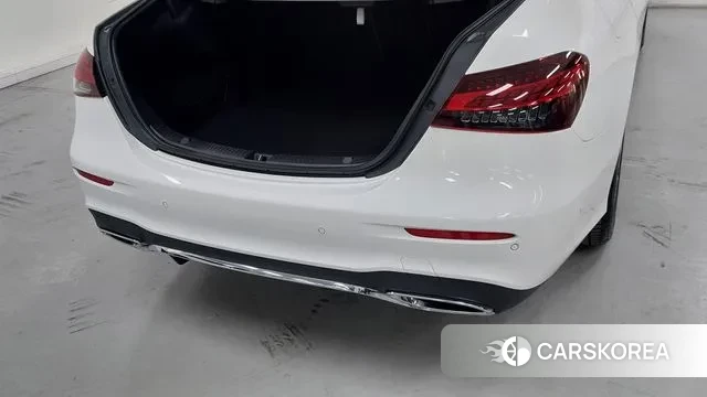 Mercedes-Benz E-Class W213 2023 Белый из Кореи, фото 2