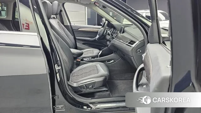 BMW X1 (F48) 2021 Черный из Кореи, фото 2