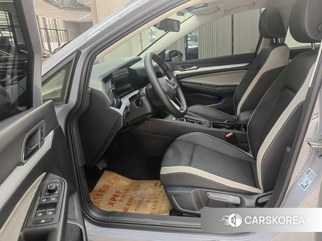 Volkswagen Golf 2022 Серебристо-серый из Китая, фото 2