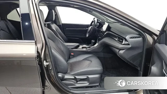 Toyota Camry (XV70) 2023 Золотой из Кореи, фото 2