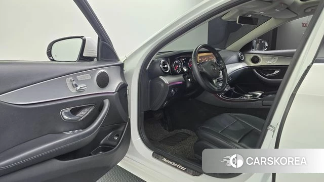 Mercedes-Benz E-Class W213 2018 Белый из Кореи, фото 2