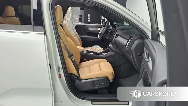 Volvo XC40 2021 Белый из Кореи, фото 2
