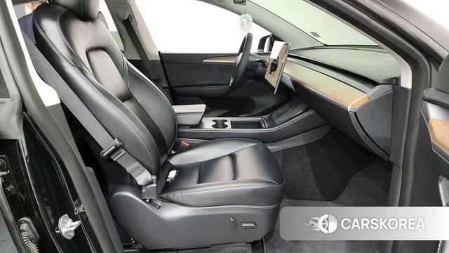 Tesla Model Y 2023 Черный из Кореи, фото 2