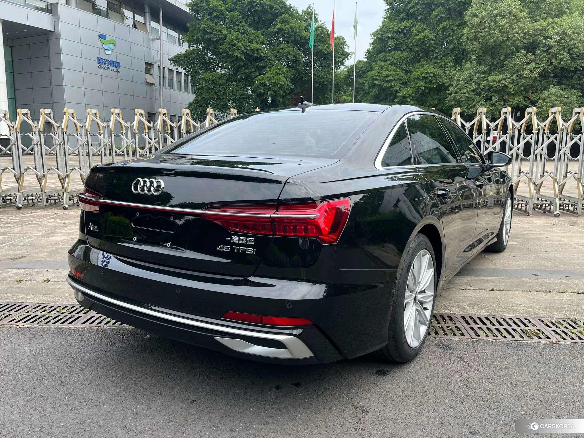 Audi A6L 2023 Черный из Китая, фото 2