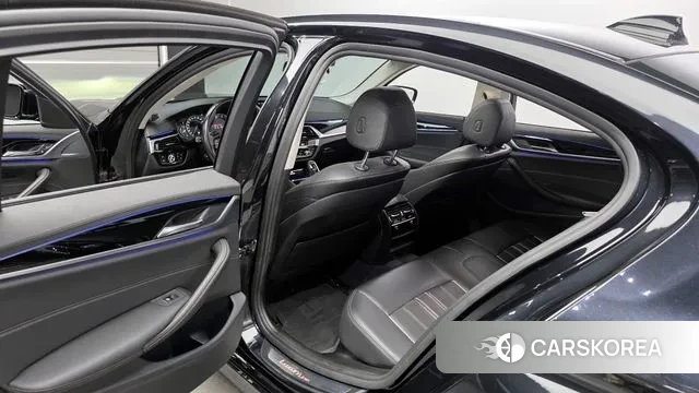 BMW 5 Series (G30) 2018 Черный из Кореи, фото 2