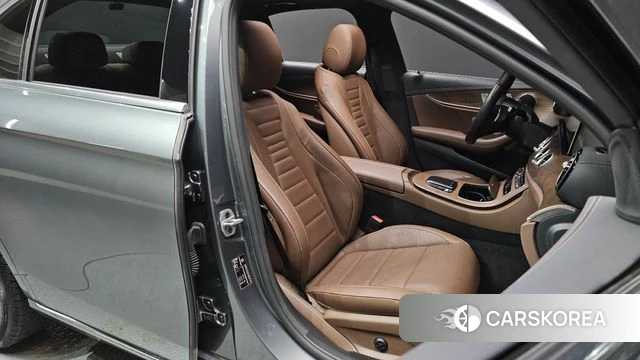 Mercedes-Benz E-Class W213 2022 Серый из Кореи, фото 2