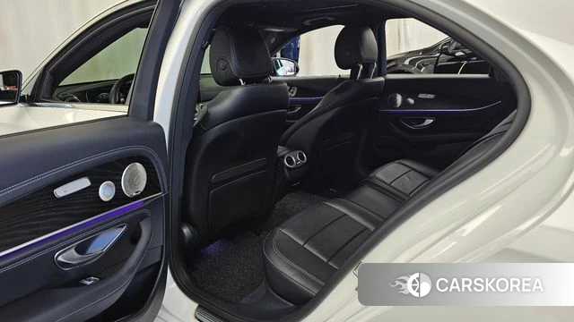 Mercedes-Benz E-Class W213 2022 Белый из Кореи, фото 2